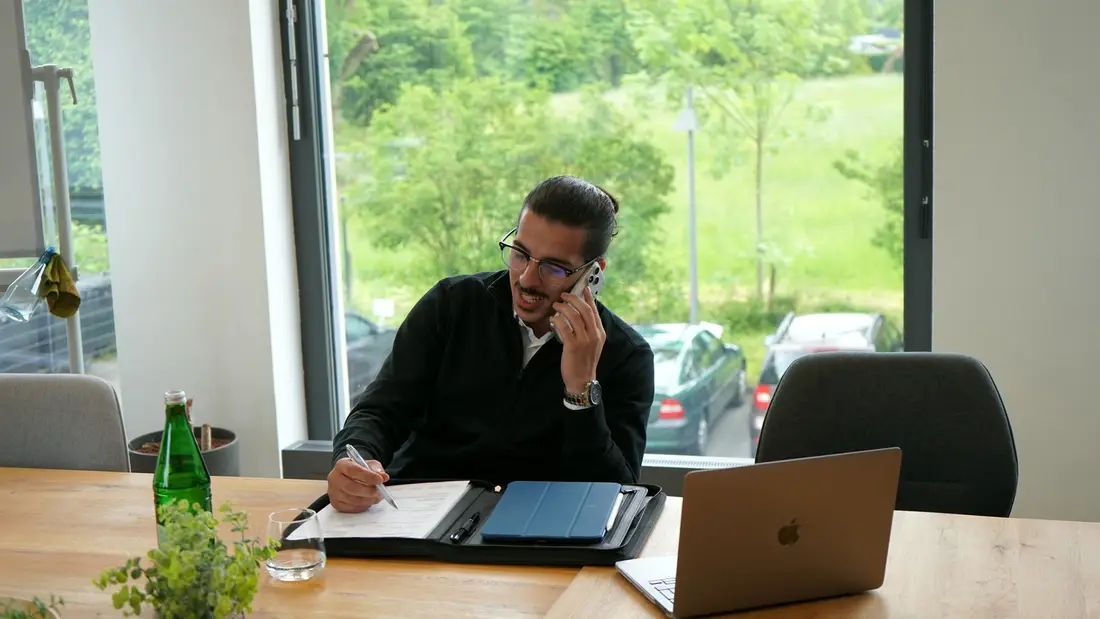 Ihr Ansprechpartner bei Jakobs Umzüge im Beratungsgespräch am Telefon